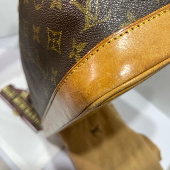 Louis Vuitton Alma no d ring in Monogram comes with dust bag, lock and key. - Picture 6 of 15
